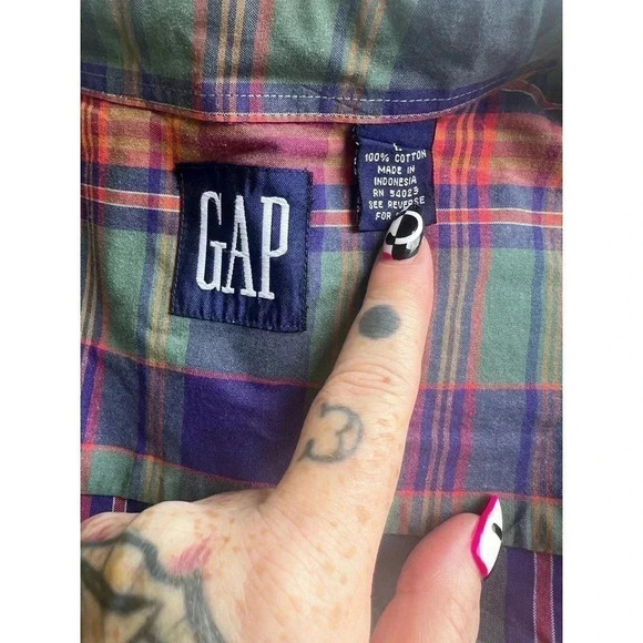 Gap short sleeve button up size large plaid - Picture 5 of 5
